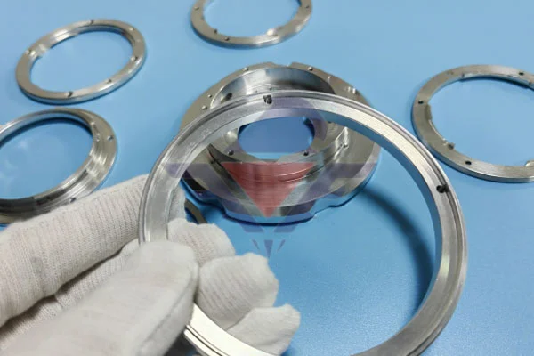 CNC-Optikbearbeitung & Komponenten