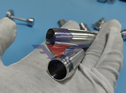 Präzisionssteckverbinder hergestellt von Falcon Swiss Screw Machining Service