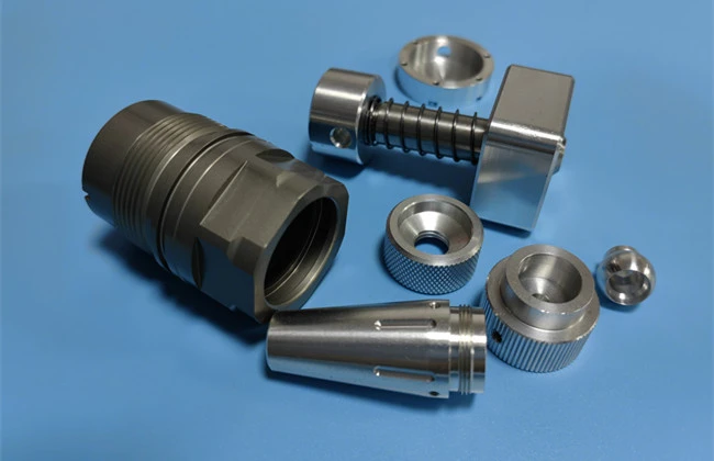 Steckverbinder & Armaturen