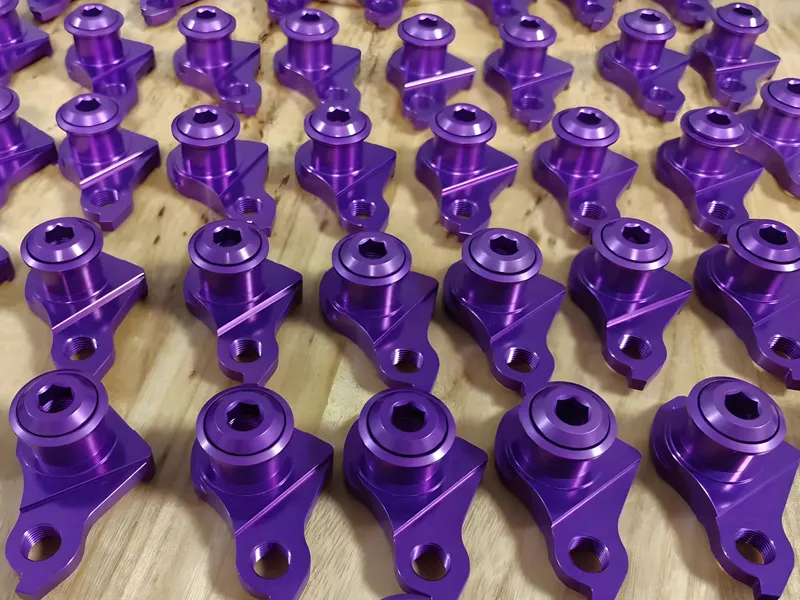 Unsere Fähigkeiten: Fertigung von präzisionsgefrästen CNC-Halterungen