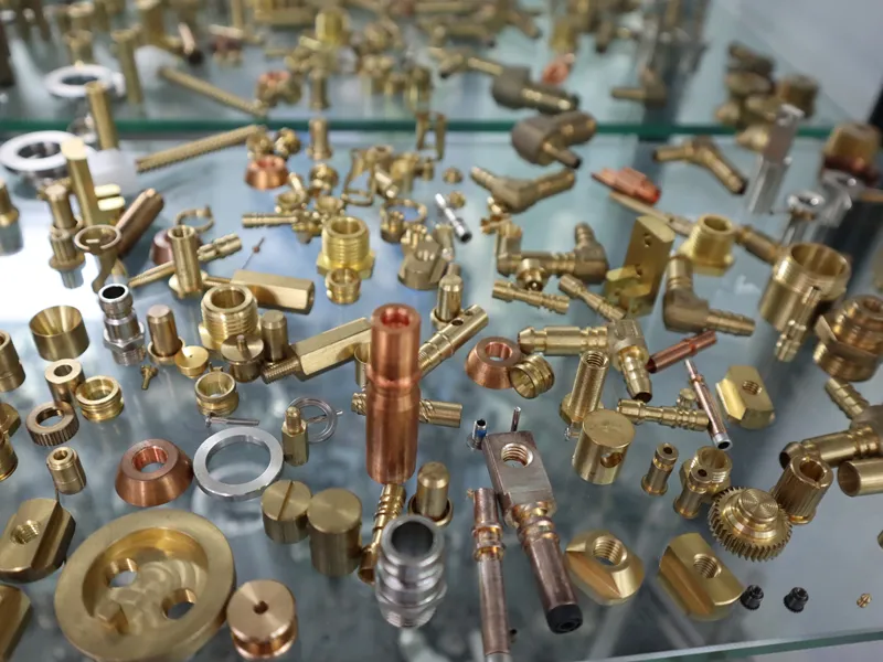 Materialien & Fähigkeiten: Messing, Edelstahl und kundenspezifische Legierungen