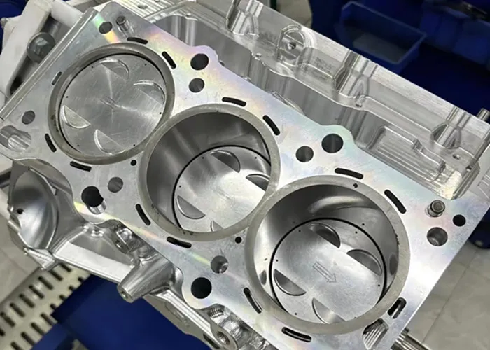 Auto-CNC-Bearbeitung: Der vollständige Leitfaden zur Präzisionsfertigung von Automobilteilen