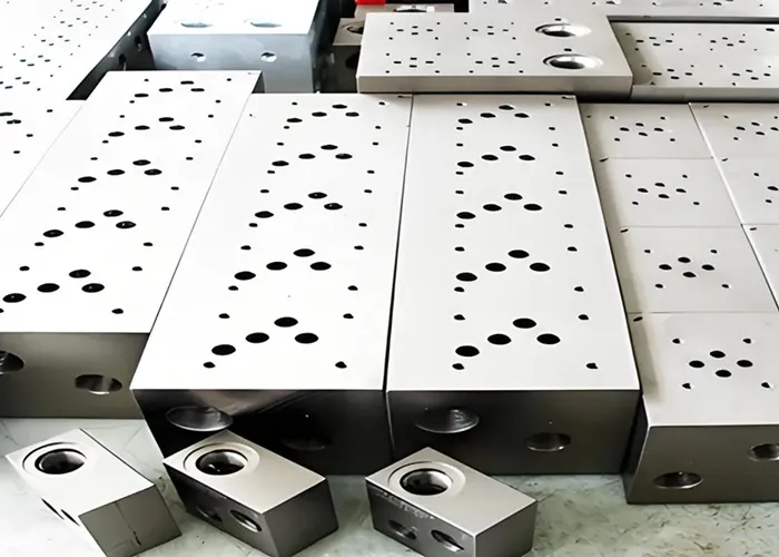 Der ultimative Leitfaden für CNC-gefräste Verteilerblöcke: Branchen, Materialien und Präzisionssteuerung