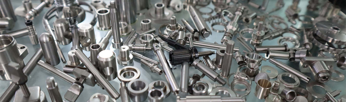 Dienstleistungen zur Herstellung kundenspezifischer Verbindungselemente Herstellung kundenspezifischer Verbindungselemente für präzisionsgefräste Bolzen, Schrauben, Stifte und Gewindekomponenten aus Metall