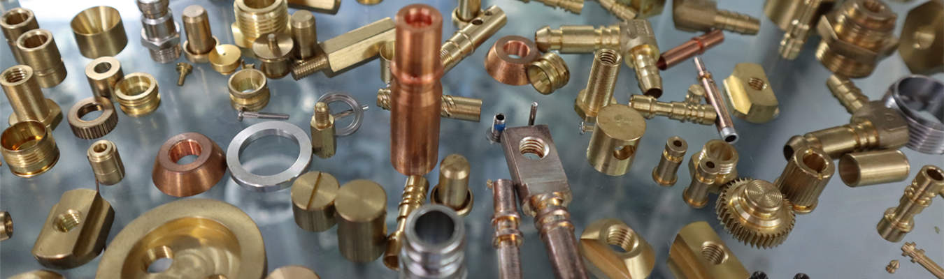 Messing-Präzisionseinsätze CNC-Schweizer Drehteile Hochpräzise Messingeinsätze, gefertigt mit CNC-Schweizer Drehbearbeitung für elektrische Steckverbinder und Gewindebauteile